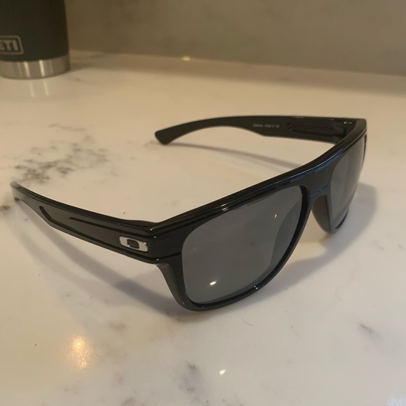 Oakley Other - Mint condition Oakley Breadbox POLARIZED